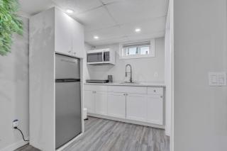 Luxury Basement Suite in Top Prime Location - Winnipeg - 8