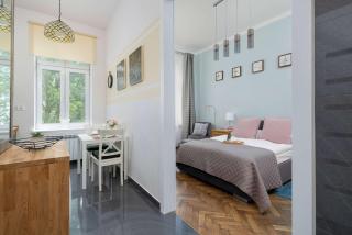 Charming Apartments with Desk in Downtown Cracow by Noclegi Renters - 3