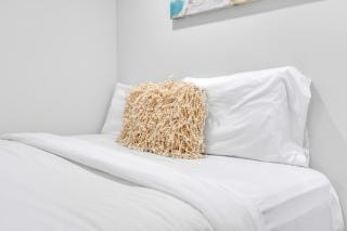 Luxury Basement Suite in Top Prime Location - Winnipeg - 4