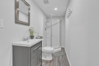 Luxury Basement Suite in Top Prime Location - Winnipeg - 7