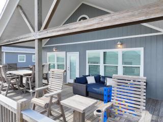 Beachfront 4BR - Tiki Bar, Yard Games, Smart TVs, Pets - Gilchrist - 3