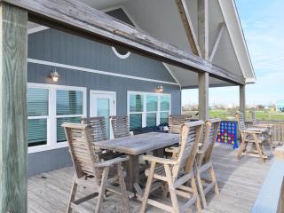 Beachfront 4BR - Tiki Bar, Yard Games, Smart TVs, Pets - Gilchrist - 2