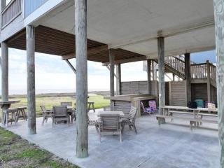 Beachfront 4BR - Tiki Bar, Yard Games, Smart TVs, Pets - 1