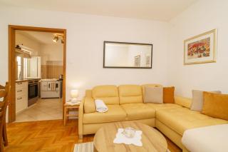 Jacuzzi Garden Retreat - Bribir - 1