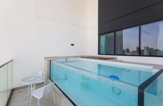 Elite LUX Holiday Homes - Stylish 2BR w Private Pool in JVC Dubai - 1