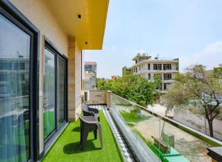 Raahgir Suites - Noida - 9