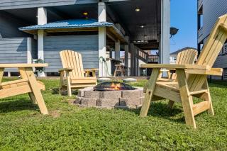 3BR - Amazing Game Room, Steps to Beach, Firepit - Crystal Beach - 6