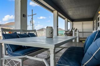 3BR - Amazing Game Room, Steps to Beach, Firepit - Crystal Beach - 1