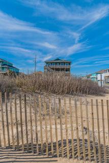 5BR Beachfront - Ocean Decks, Tiki Bar, Pet-Friendly & Sleeps 12 - 4