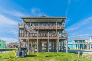 5BR Beachfront - Ocean Decks, Tiki Bar, Pet-Friendly & Sleeps 12 - 3