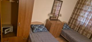 Charming 2-bed Apartment with AC, 5 Mins from Beach - 1