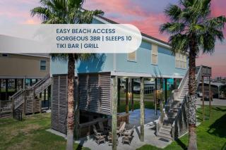 3BR Beach Retreat - Tiki Bar, Ocean Deck, Pet-Friendly & Sleeps 10 - Crystal Beach - 0