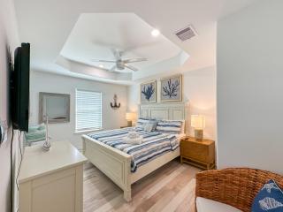 3BR Beach Retreat - Tiki Bar, Ocean Deck, Pet-Friendly & Sleeps 10 - Crystal Beach - 7