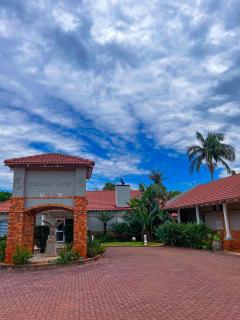 Platinum Airport Lodge & Guesthouse - Pretoria - 0