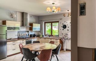 Five Bedroom Cozy Home In Jerzykowo -  - 7