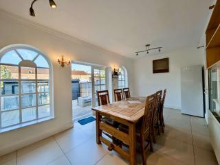 Charming 5 Bed London House with Courtyard - Hendon - 4