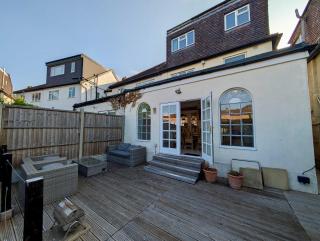 Charming 5 Bed London House with Courtyard - Hendon - 1