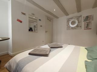 Chambre - Centre historique - Equipée - Salle d'eau et WC privés - 8