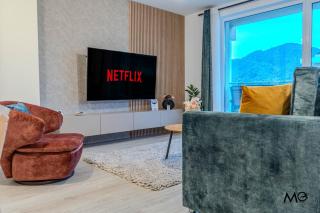 MoHost Urban - Chic Stay Overlooking the Mountains - 1