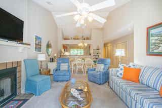 Spacious 2 Bedroom Condo- Vaulted Ceilings and Fireplace- St James Park 12-E - Myrtle Beach - 0