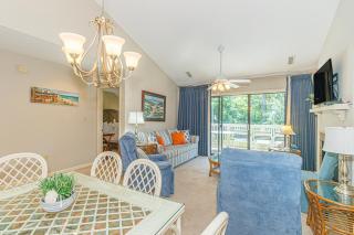 Spacious 2 Bedroom Condo- Vaulted Ceilings and Fireplace- St James Park 12-E - Myrtle Beach - 5