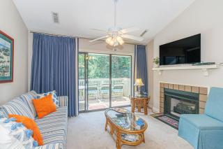 Spacious 2 Bedroom Condo- Vaulted Ceilings and Fireplace- St James Park 12-E - Myrtle Beach - 4