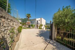Guest House Luksic - Bar - 8