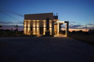 Chora Luxury Suites - Paralia Dionisiou - 3