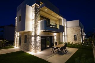 Chora Luxury Suites - Paralia Dionisiou - 4