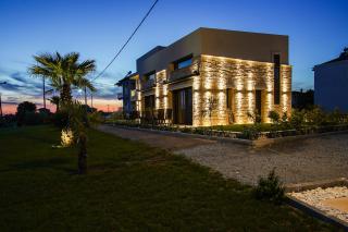 Chora Luxury Suites - Paralia Dionisiou - 6