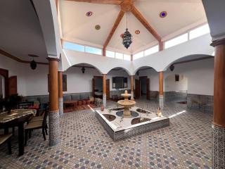 Quiet Villa Pool History - El Arba - 2