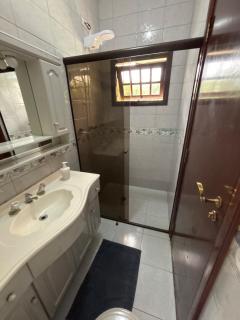 Mansão com piscina em condomínio alto padrão - 8