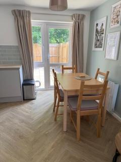 2 bedroom home in Lymington, Hampshire - Lymington - 7