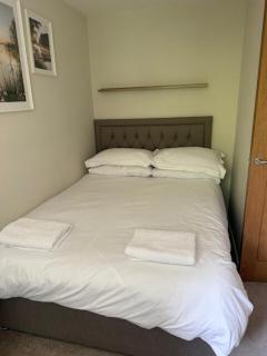 2 bedroom home in Lymington, Hampshire - Lymington - 3