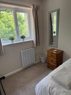 2 bedroom home in Lymington, Hampshire - Lymington - 1