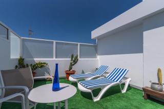Home2Book Bright Retreat with Roof Access - 0