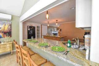 Beautiful Property w Separate Apartment - 7