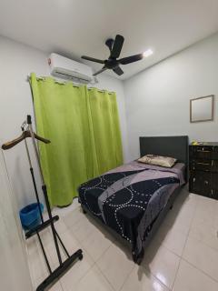 MixxHome Seremban 2, One Single Bed, Share Bath - Seremban - 0