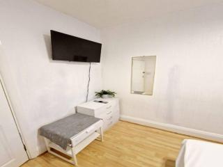 Room in Guest room - Peaceful Guest Room in Gravesend with Shared Facilities - Gravesend - 9