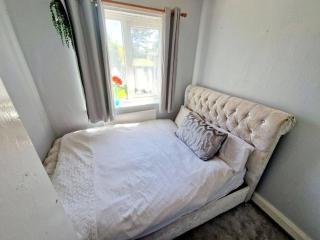 Room in Guest room - Peaceful Guest Room in Gravesend with Shared Facilities - Gravesend - 2