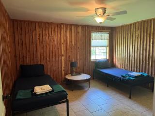 Kellys Bunkhouse - - 2