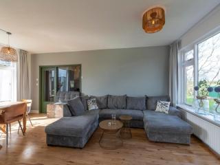 Spacious Villa with garden - 9