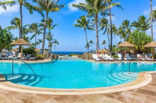 Maui Escape - Elegant Condo, Partial Ocean Views & Resort Perks - 0
