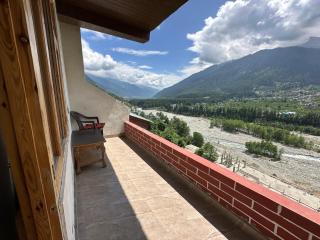 Riverbed Stays And Little Tibet Cafe - 2