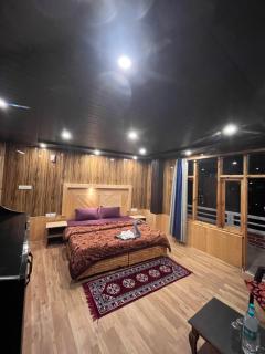 Riverbed Stays And Little Tibet Cafe - 1