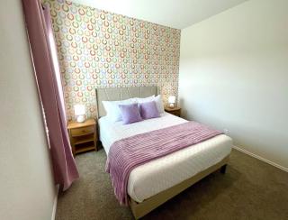Modern Western 5BR Retreat! BMT SeaWorld Riverwalk Alamo - San Antonio - 4