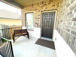 Modern Western 5BR Retreat! BMT SeaWorld Riverwalk Alamo - San Antonio - 2
