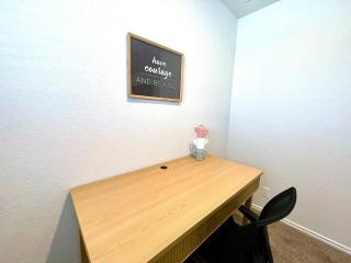 Modern Western 5BR Retreat! BMT SeaWorld Riverwalk Alamo - San Antonio - 1