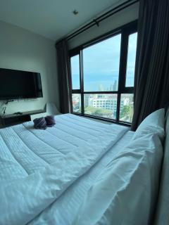 Central Room - Roof Top Pool - 7