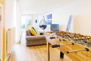 Cambridge 3-Bedroom Getaway with Skyline Views, Balcony & Free Parking - 6